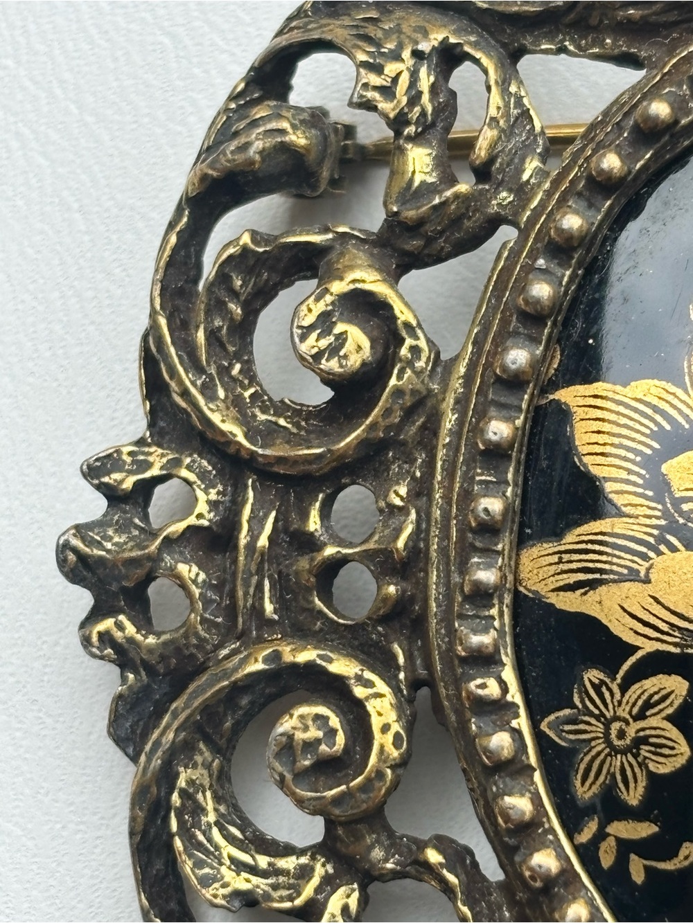 Vintage Van S Authentics Gold Tone Filigree Floral Cameo Statement Brooch 3” - Picture 6 of 12